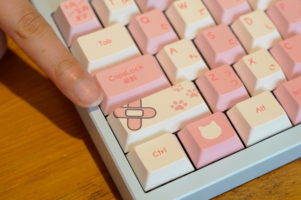 大人気VTuber結城さくな×AMICISキーボードとマウスパッドをレビュー