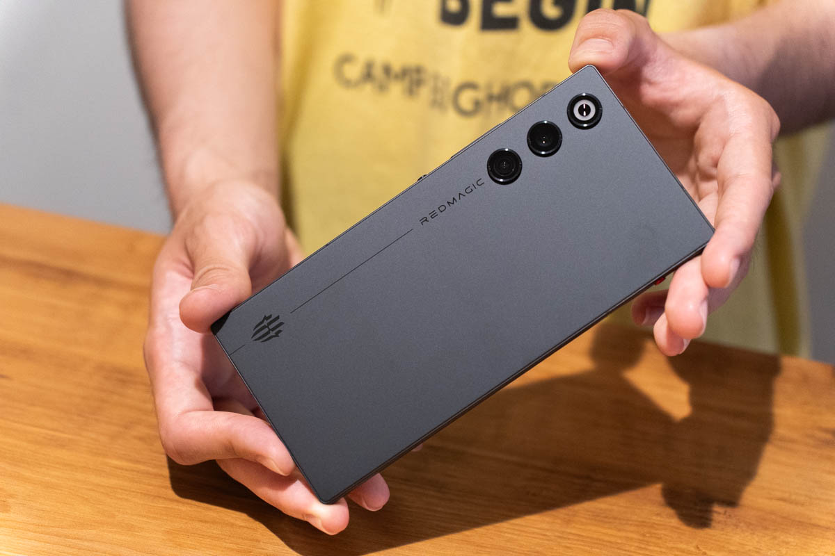 安価だけど力持ち！REDMAGIC最新ゲーミングスマホ「RED MAGIC 10 Air