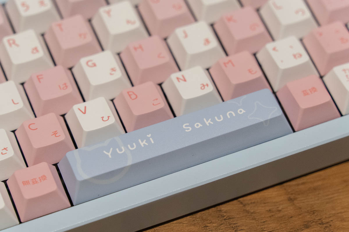 大人気VTuber結城さくな×AMICISキーボードとマウスパッドをレビュー