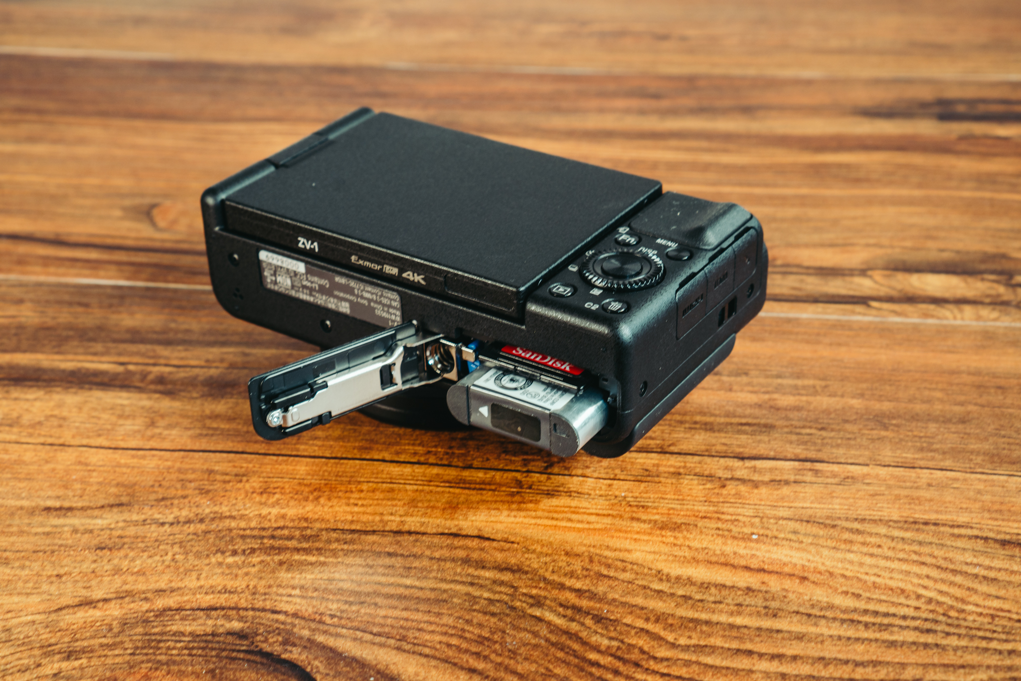 ZV-1のバッテリー交換を解決】SmallRig Sony ZV-1用 L型グリップ