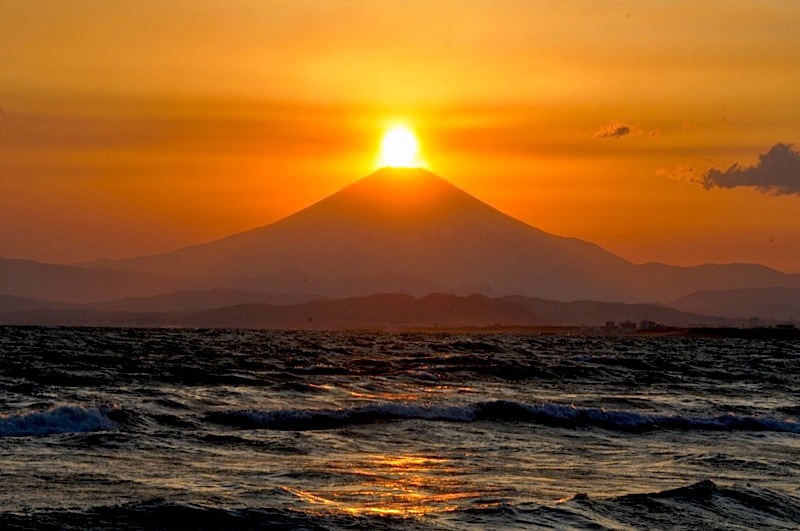 江ノ島片瀬西浜からダイヤモンド富士｜2015年は4月3〜4日 | 湘南・鎌倉