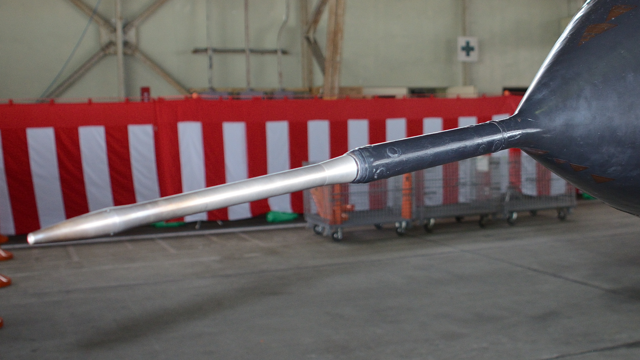 飛行機についてる紅白の長い「角」。標準ピトー | HARUKAZE