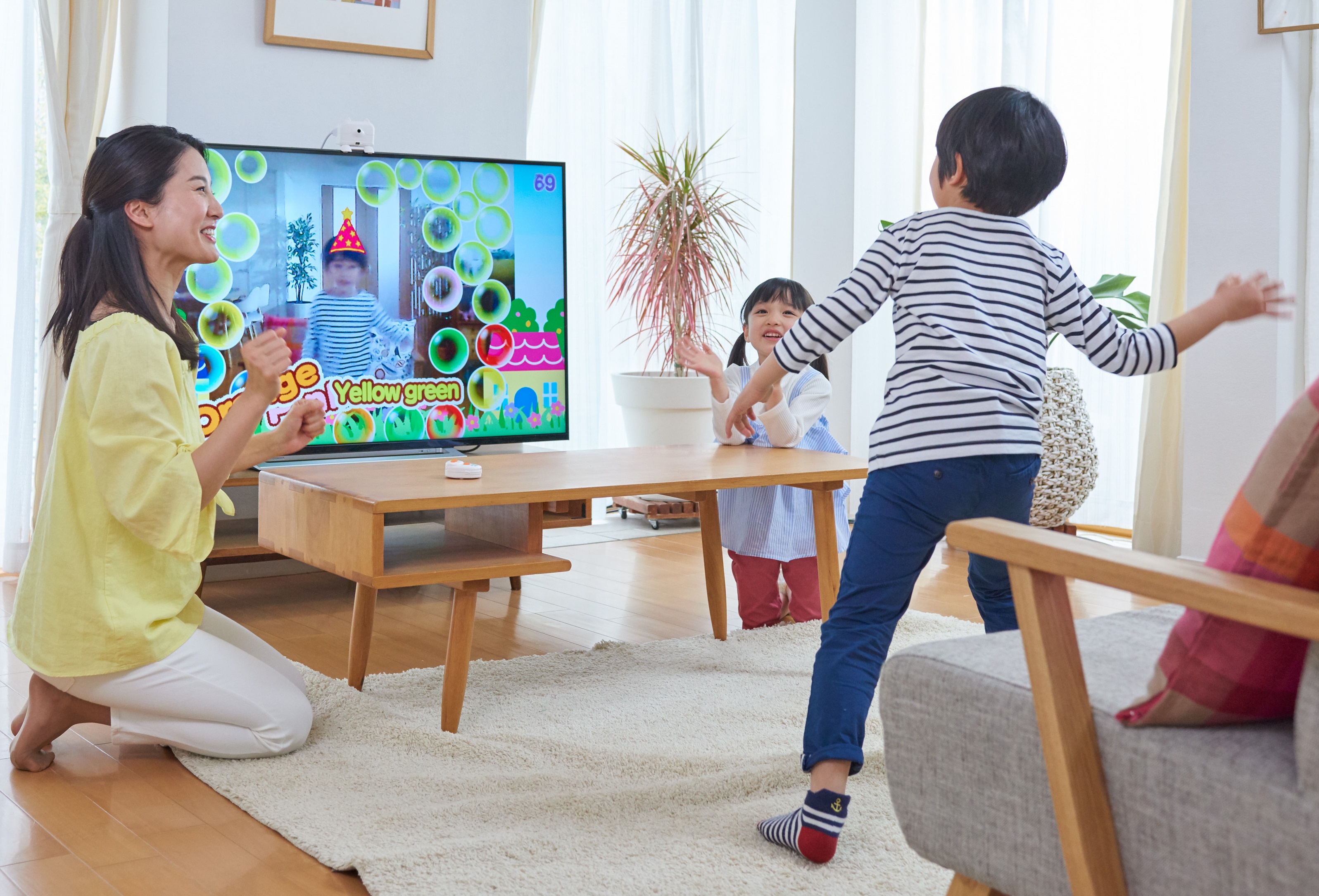 セガトイズ、関根麻里さんと共同開発した次世代型の英語入門知育玩具