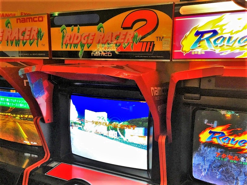 ユニークな営業形態で注目を集めるドライブ系レトロゲーセン『バック