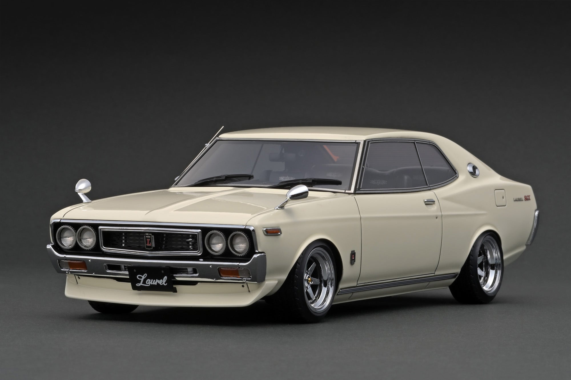 IG2401 Nissan Laurel 2000SGX (C130) White – ignition model