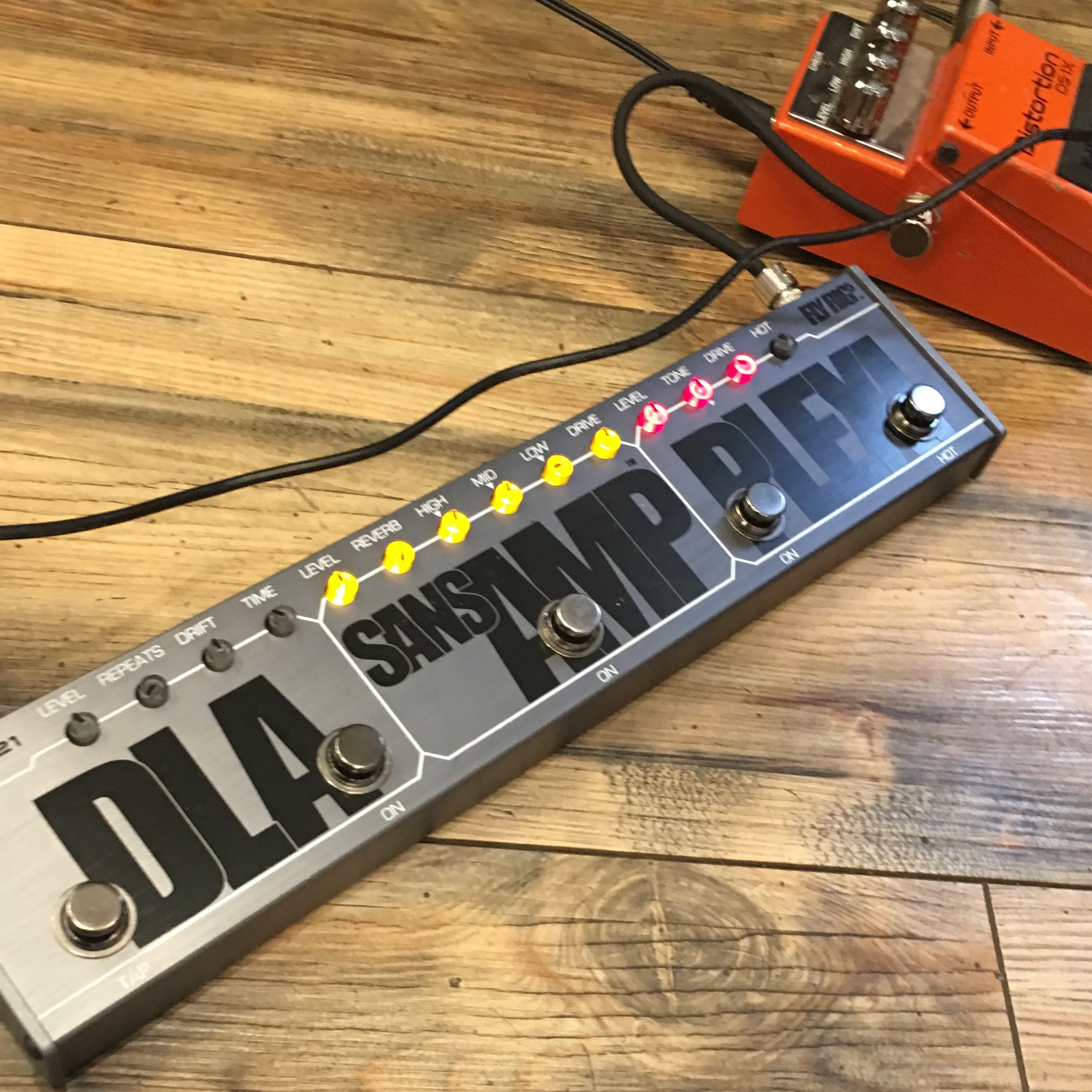 紛れもないロックサウンド！】TECH21 SansAmp FLY RIG 5