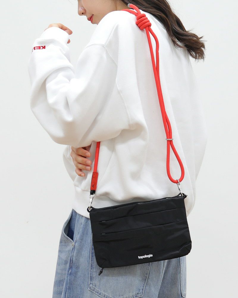 topologie］フラットサコッシュ スモール／トポロジー ｜オンセブン