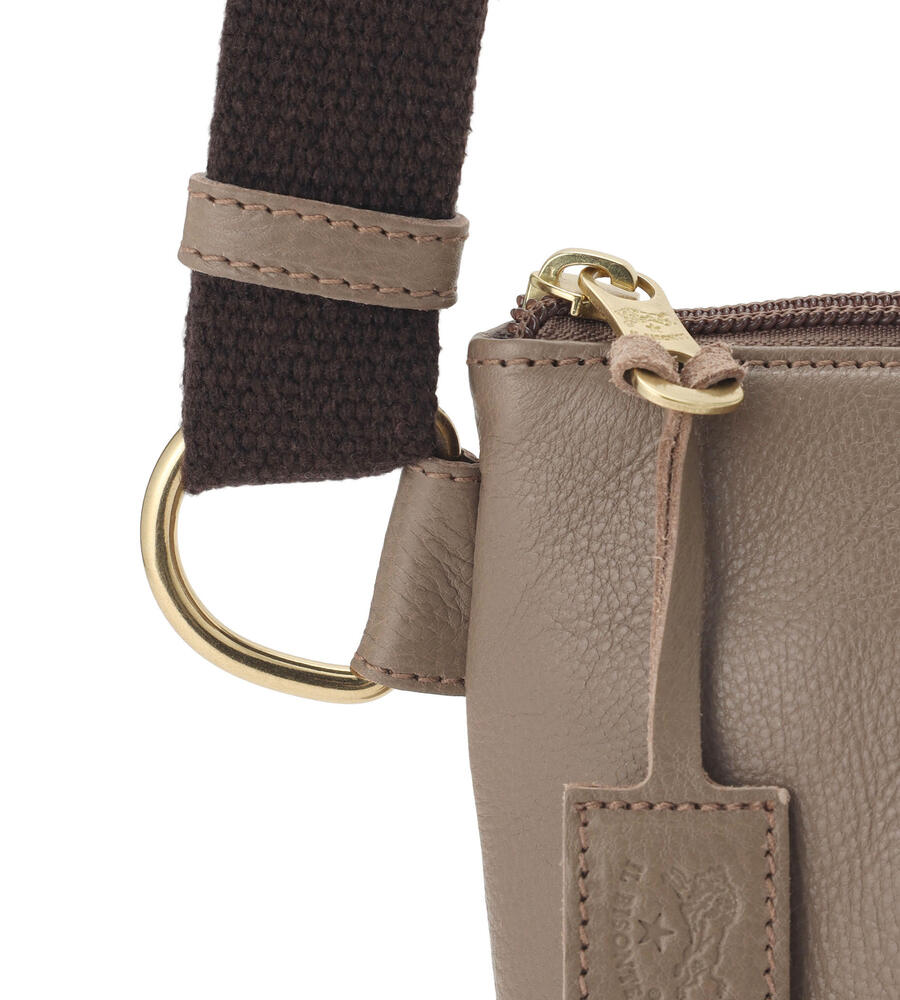 クロスボディバッグ | バッグ | 新作 | オンラインストア | IL BISONTE