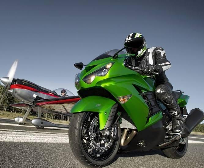 Whoa! Kawasaki ZX-14R goes from 0 to 100 in 2.8 seconds! - Rediff