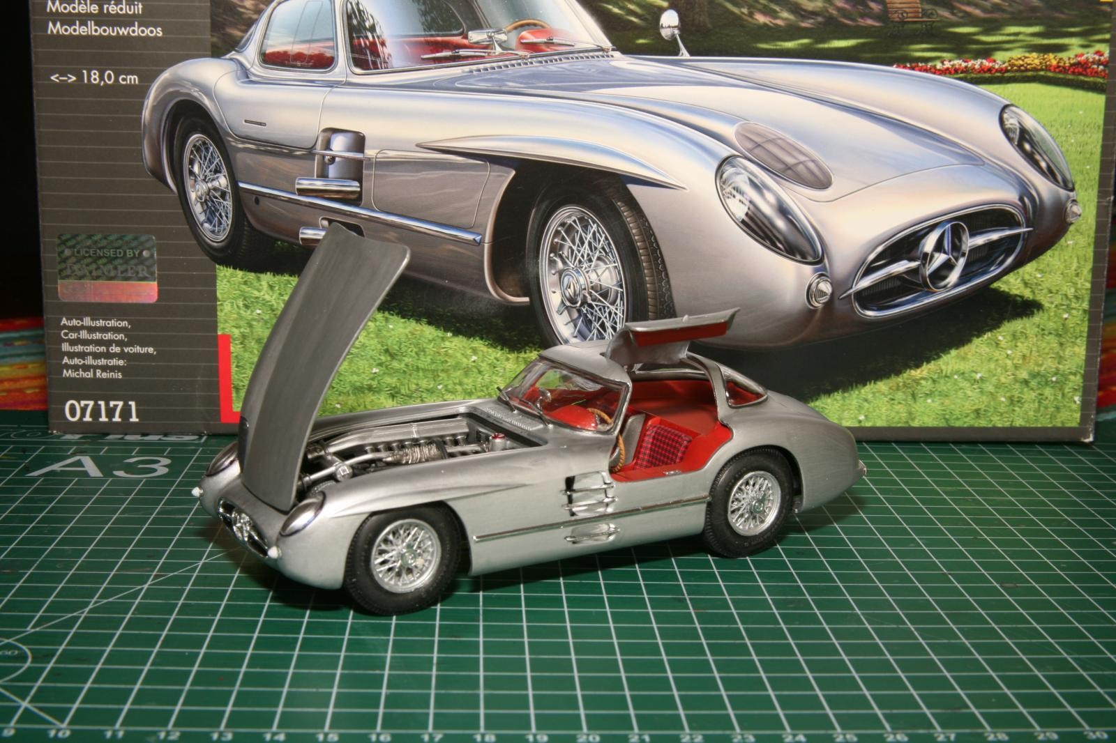Revell 1:24 Mercedes-Benz 300 SLR 
