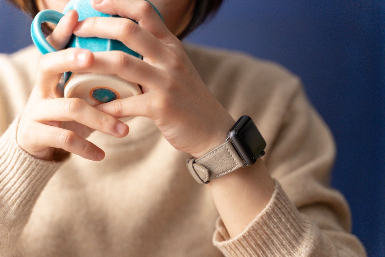 手首に纏う、やさしい色気。Apple Watchに寄り添うEPONAS（エポナス