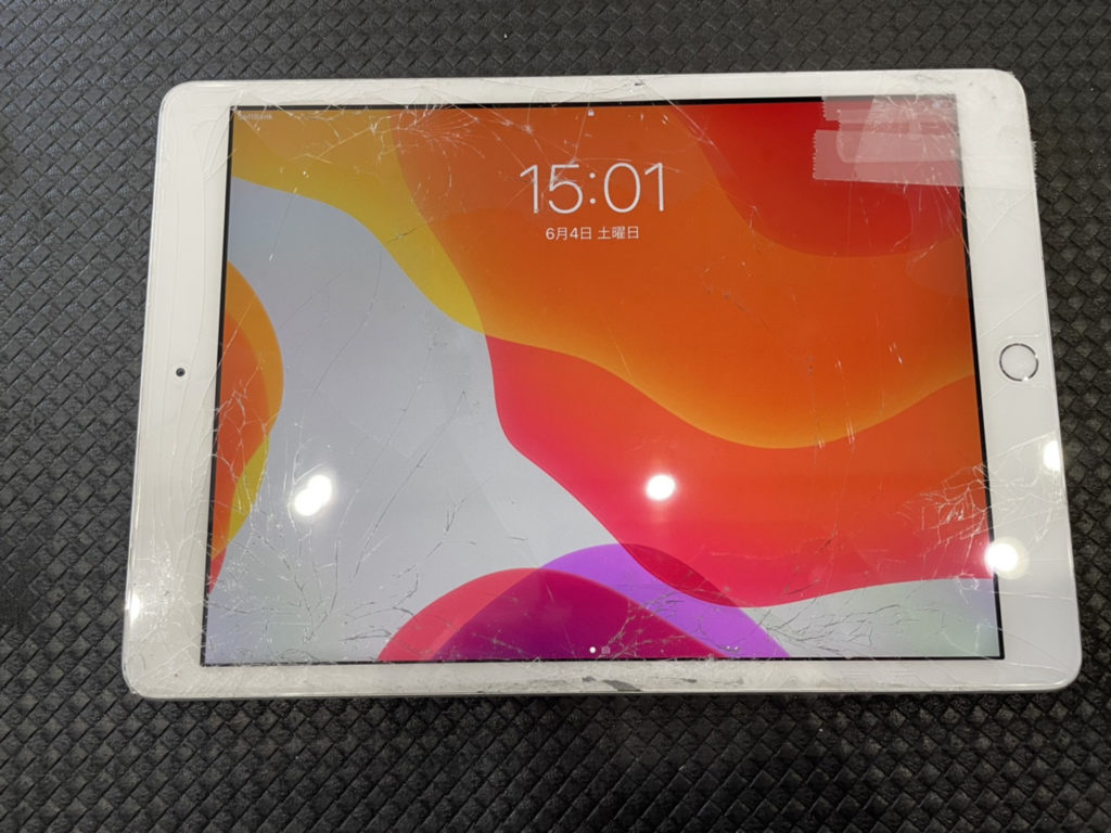 iPad 第7世代 画面割れ修理（取手市より来店） - iPhone修理はアイ