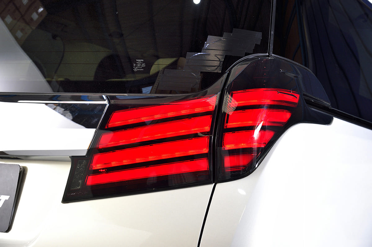 トヨタ・アルファード＆ヴェルファイアのテールランプに威風堂々の限定