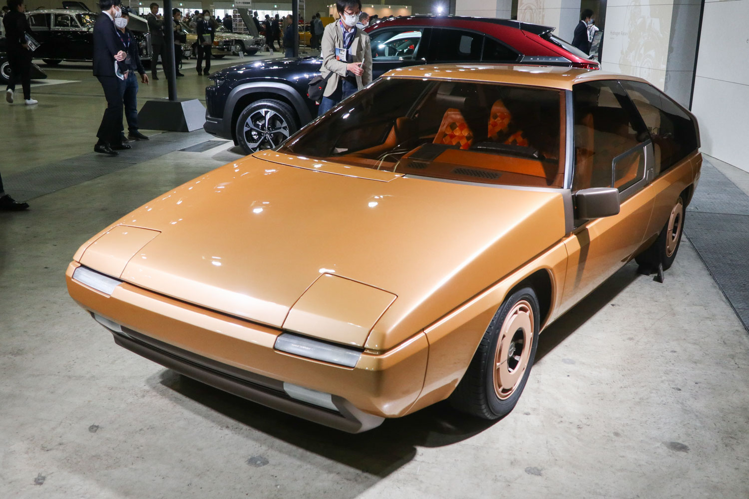 ハンドルがない!? マツダ「MX−81」は昭和シティポップなテイストで