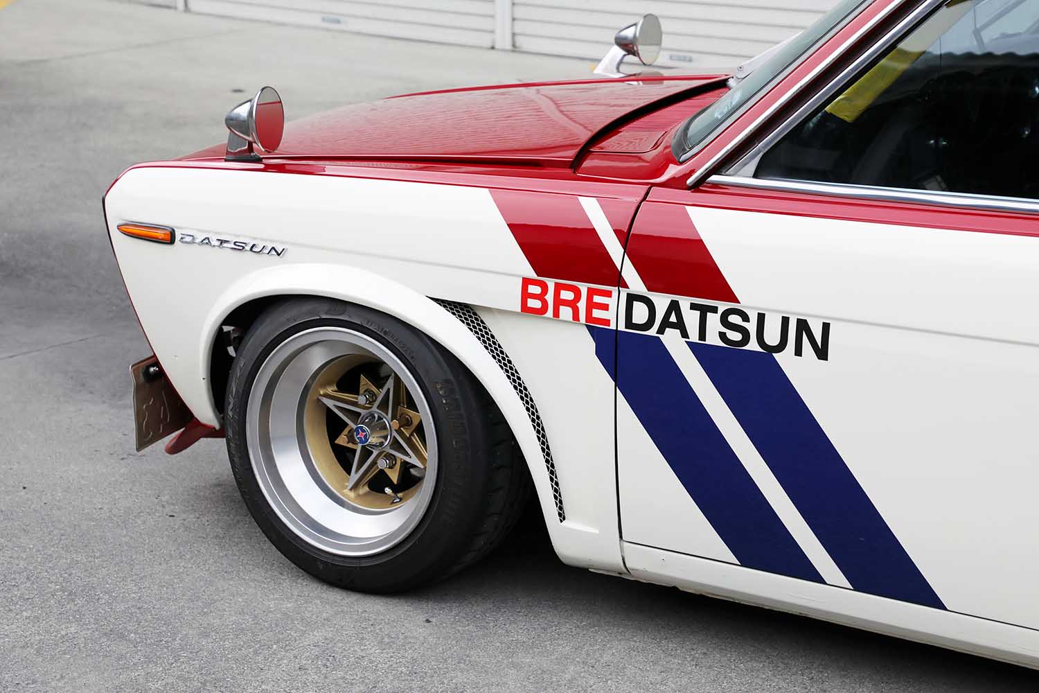 なつかしのダットサン「ブルーバード」を伝説のチャンピオンカラーに