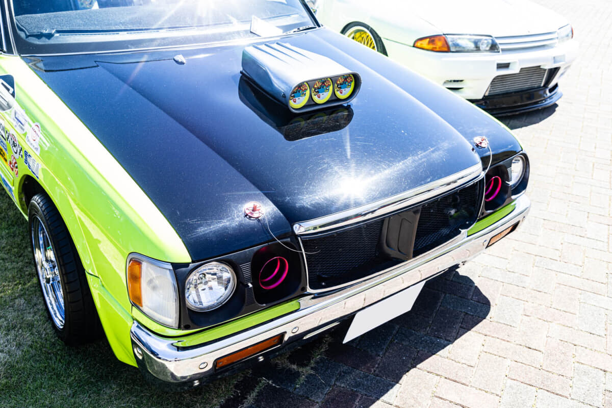 なぜトヨタ「クラウン」を左ハンドル化？ ホットロッド風に魔改造した