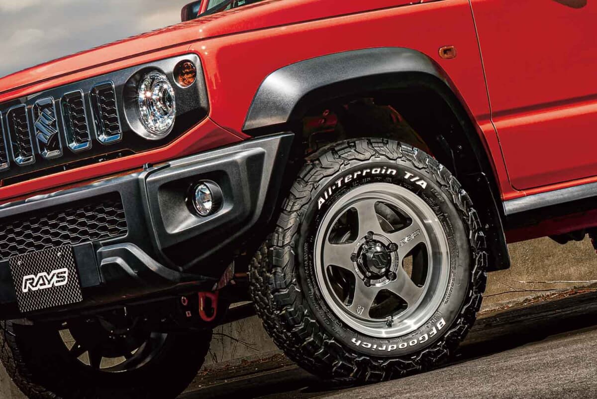 いまもっともホットなスズキ「ジムニーノマド」には王道5本スポークが