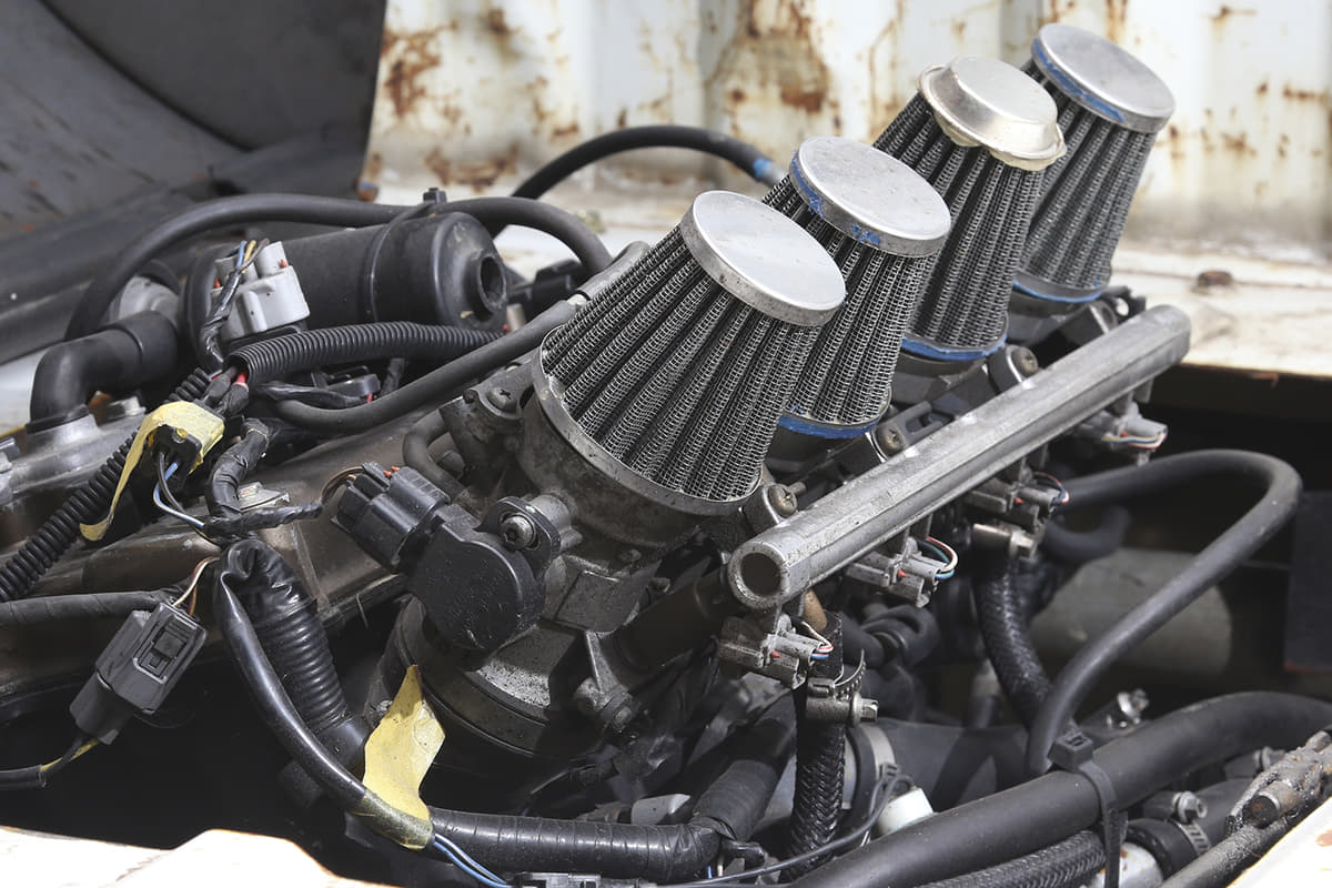 320km/hバイクの1200ccエンジンを移植！ 速すぎる「ボロ軽トラ」の本気