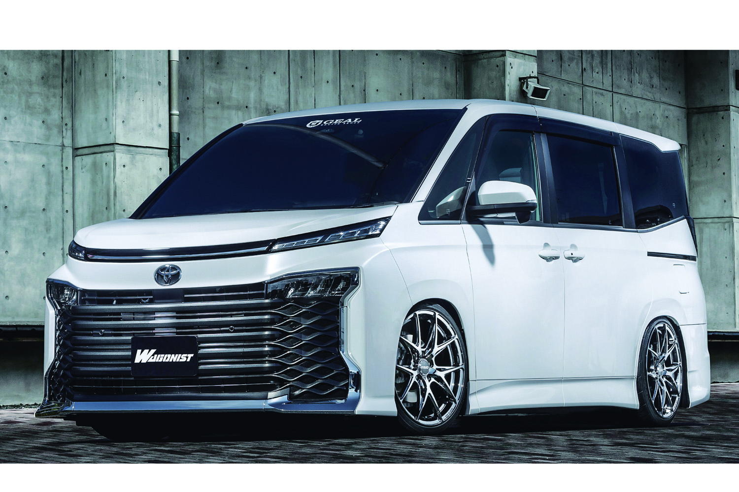 トヨタ新型「ノア＆ヴォクシー」は19インチもOK！ 先代ノアヴォクの