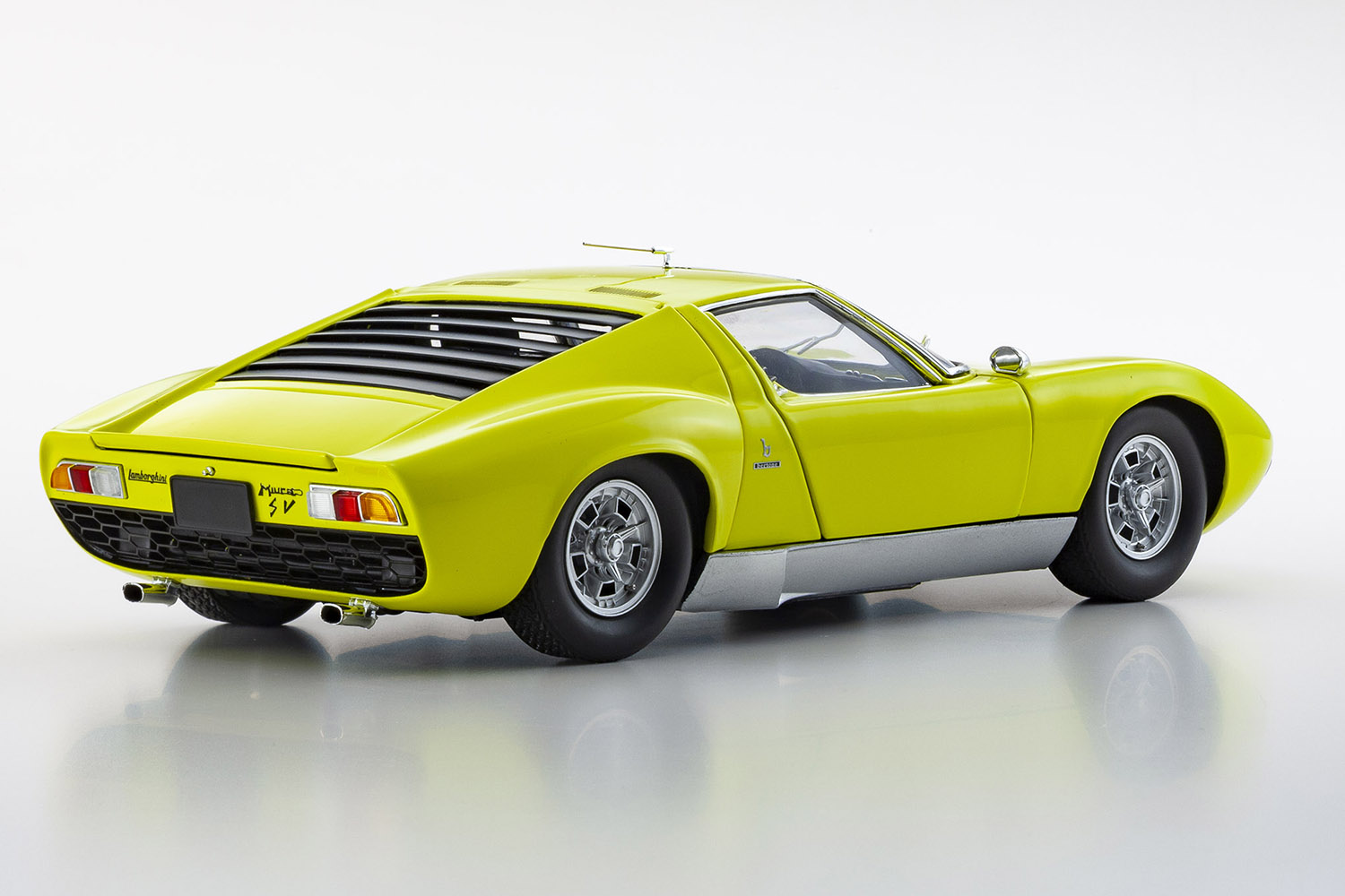 3億円が無理なら2万円の「ミウラ」で！ 京商の1/18スケール