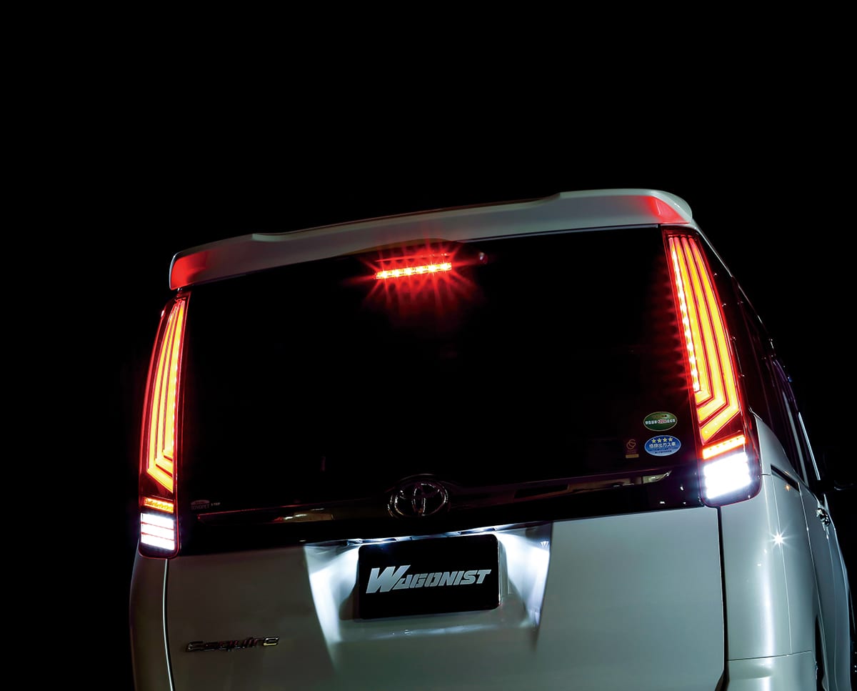 トムス」が80後期ノア＆ヴォクシーにきらめきを与えるアイテム | AUTO