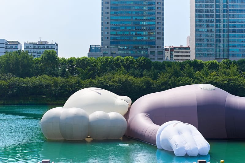 KAWS:HOLIDAY' Seoul Seokchon Lake Launch | Hypeart