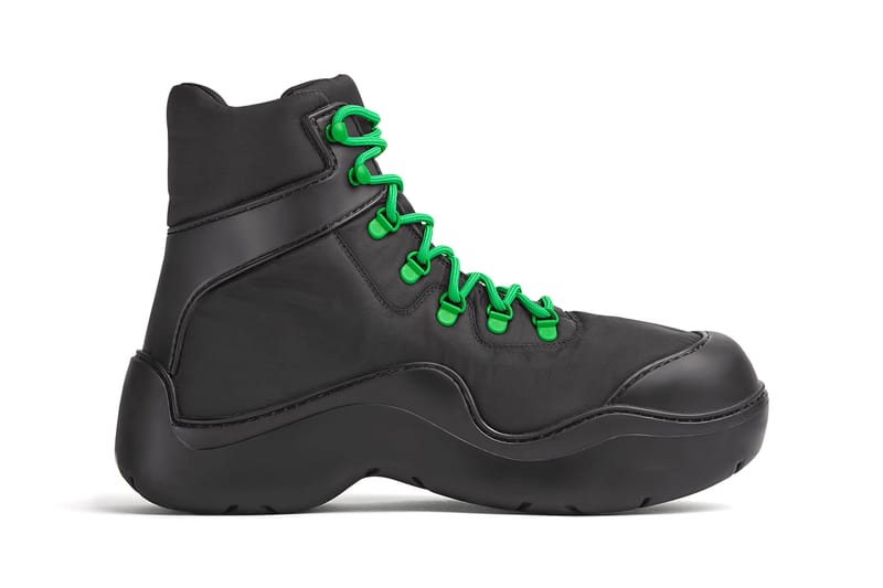 ボッテガヴェネタのパドルシリーズにレースアップブーツが登場