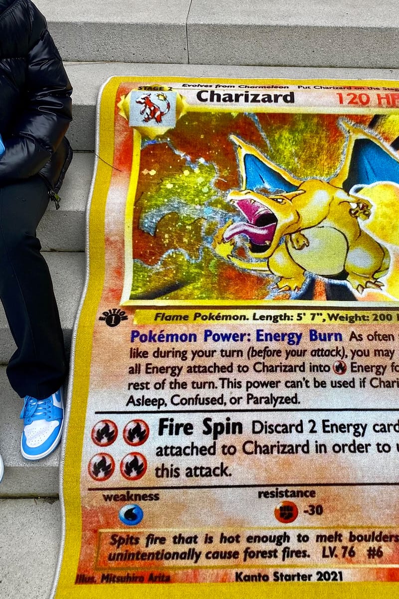 ポケモンカード』の初期版リザードンを忠実に再現したラグが登場