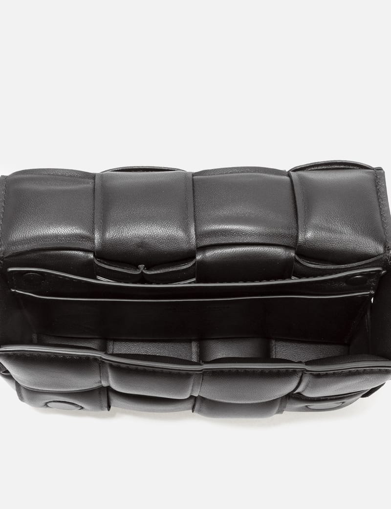 ボッテガ・ヴェネタ - パデッド テック カセット ベルトバッグ | HBX