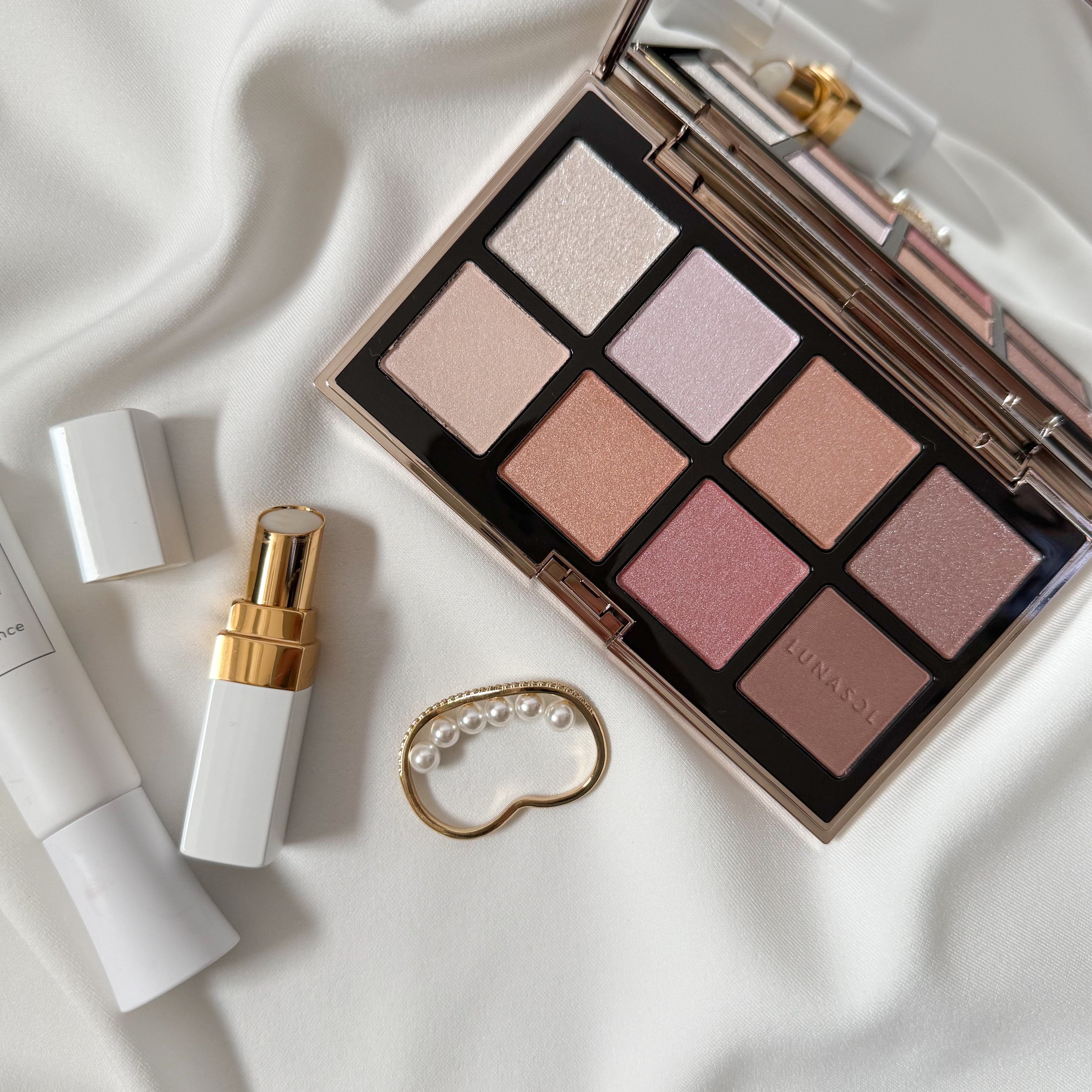 2025クリスマスコフレ】ルナソル8色パレットは40代の味方。くすみを