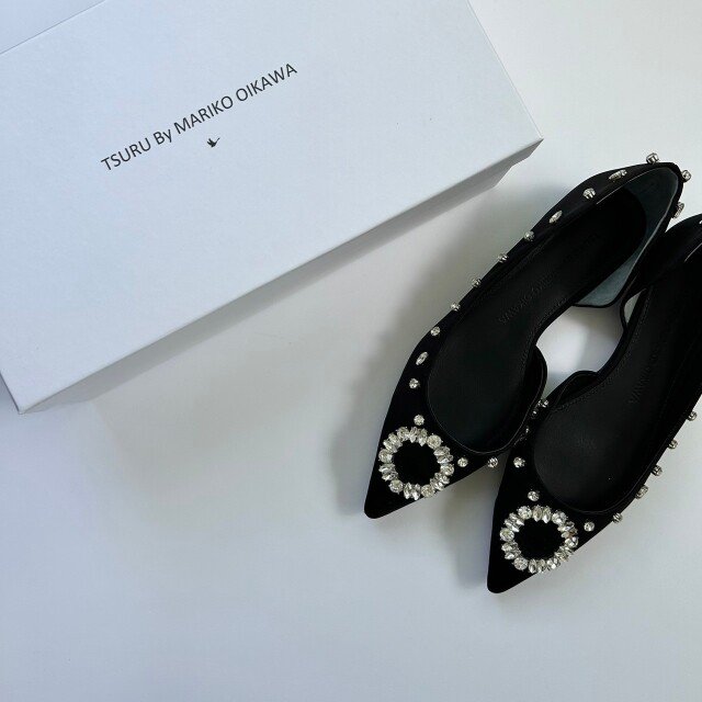 ぺたんこ靴でも特別感！360度きれいなビジューパンプス | Marisol