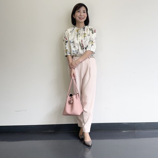 TOMORROWLAND】春を感じるフラワープリントのブラウスで華やかコーデ