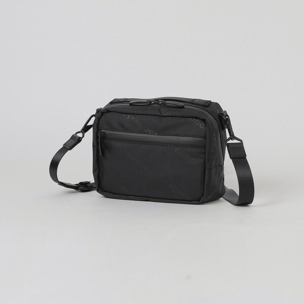 BLACK lab.】ロゴプリントショルダーバッグ | ブラックレーベル