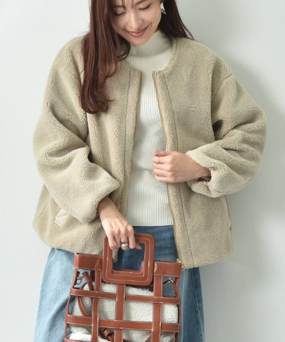 タフタ＊ボアリバーシブルノーカラーショートコート | インター