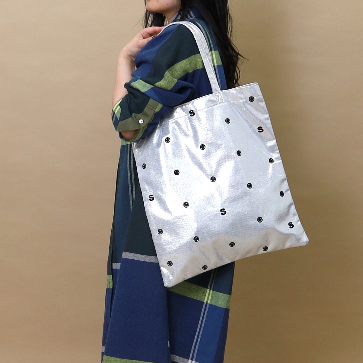 COOCO クーコ】SMILEY フェイス刺繍 メタリック バッグ A4収納可能 に