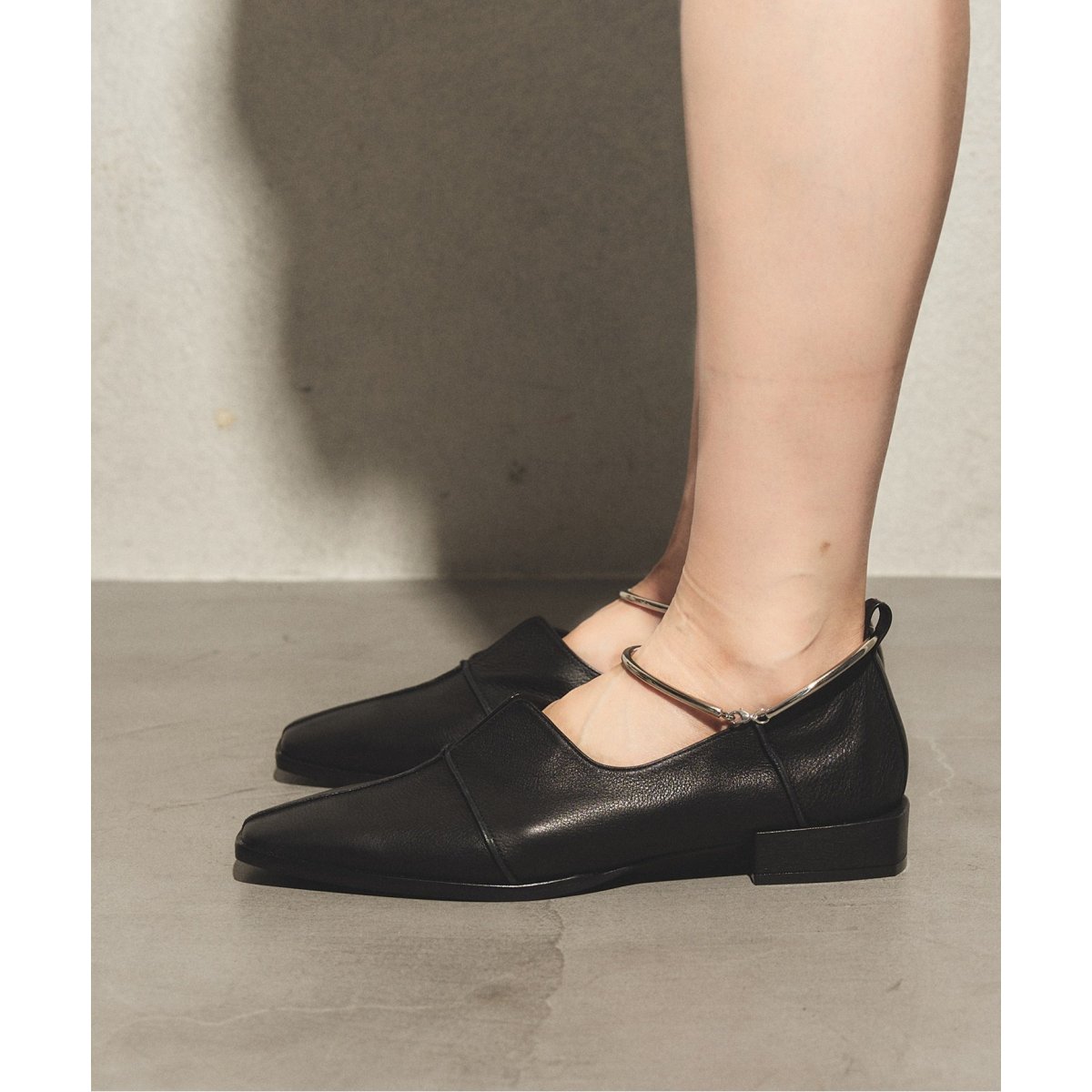 予約》GRISE レザースクエアクロスシームアンクルフラット | ルタロン