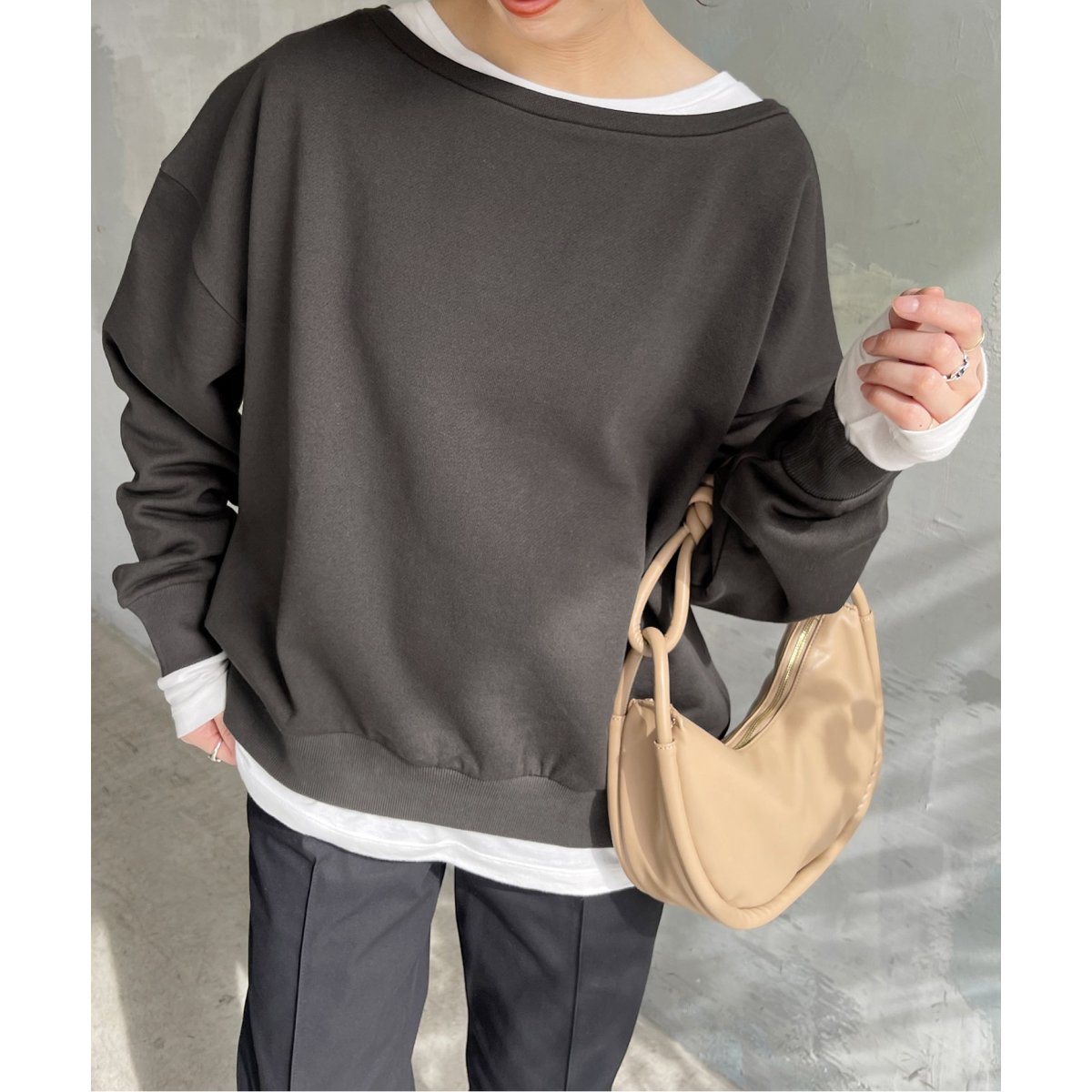 土日限定値下げ】IGUSA オフショルダー トレーナー セール】オフ