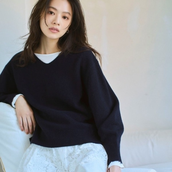 洗える／カシミヤ混】ミドルゲージVネックニット | インディヴィ