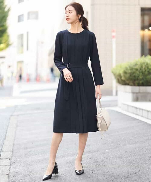 サテンジョーゼット プリーツワンピース （ロング・マキシ丈ワンピース