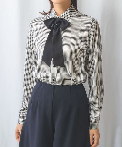 セール】 【NARACAMICIE】幾何サテンボウタイ付き長袖ブラウス