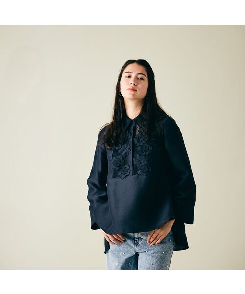 セール】 【雑誌掲載】フラワーモチーフ付きブラウス （シャツ