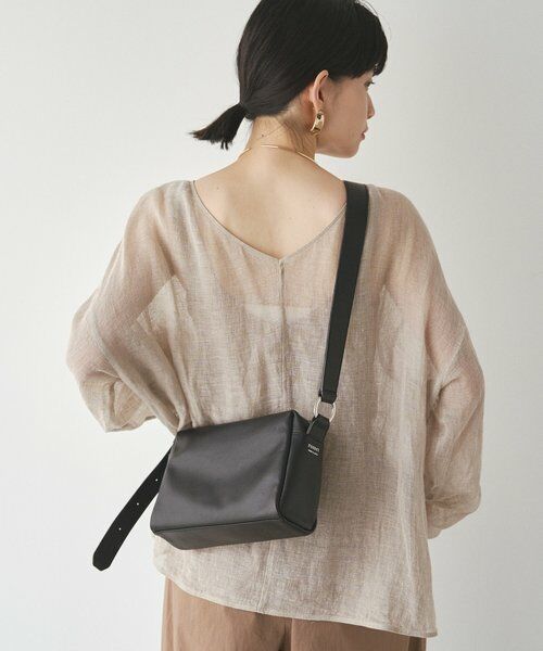 レザースクエアショルダーバッグ （ショルダーバッグ）｜russet