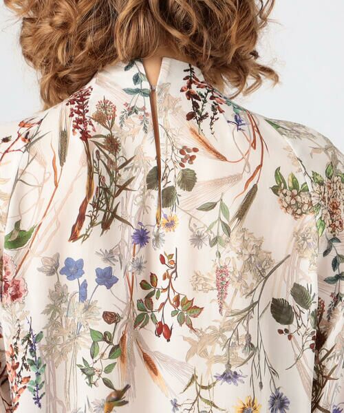 セール】 インクリーズフラワープリント ネックタックブラウス