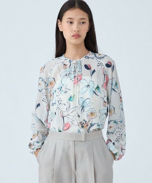 セール】 ブルームフラワープリント パイピングリボンブラウス