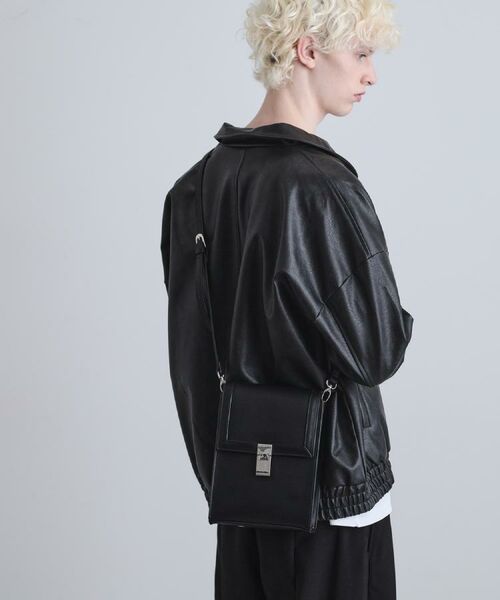 スクエアボックスショルダーバッグ（ユニセックスアイテム