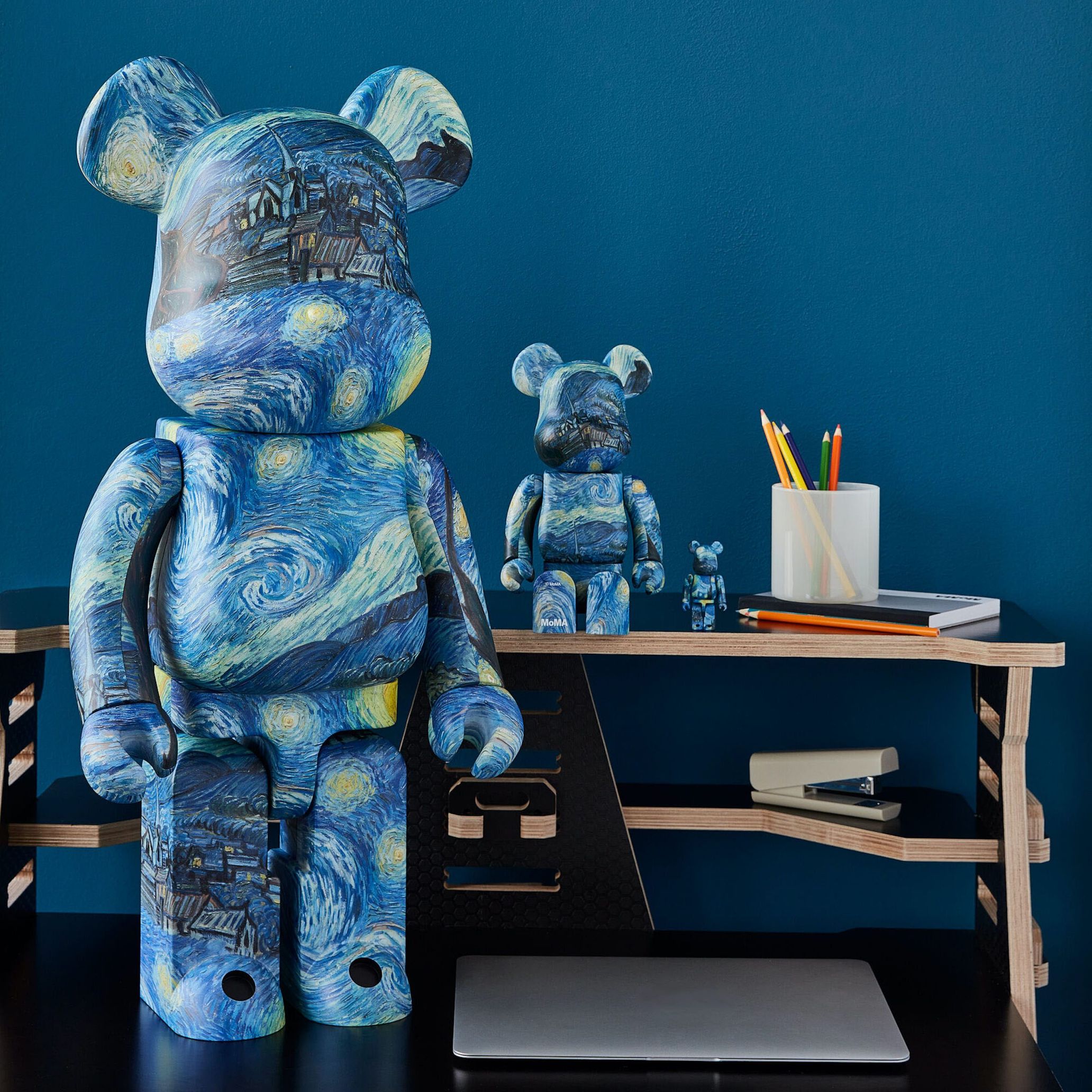 ゴッホの名画「星月夜」がベアブリックに MoMA design storeと