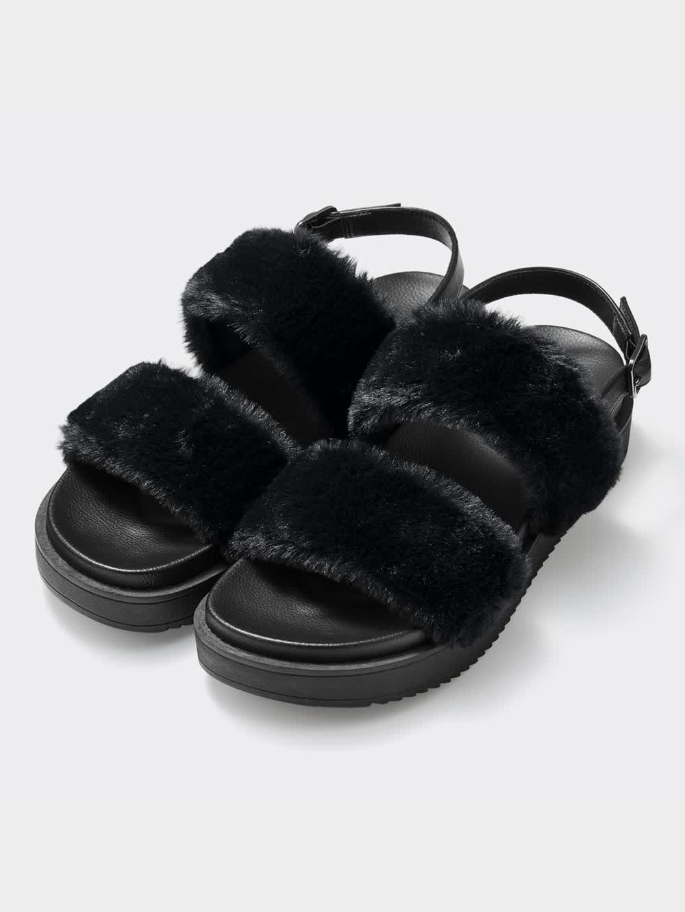 GU公式 | フェイクファーサンダル+E