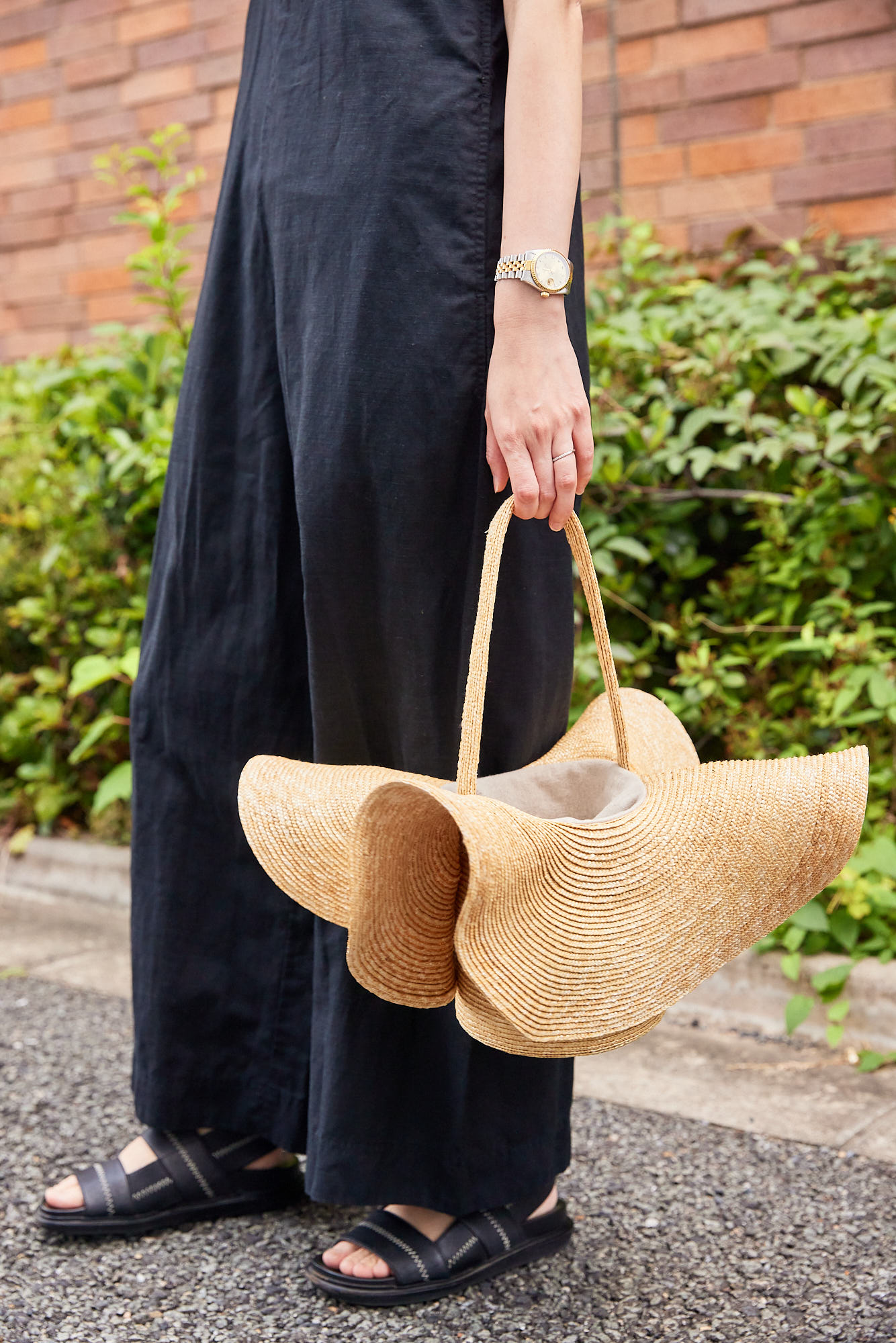 カブり続出！【ラドローのバッグ】が水際コーデの名脇役＜関西SNAP