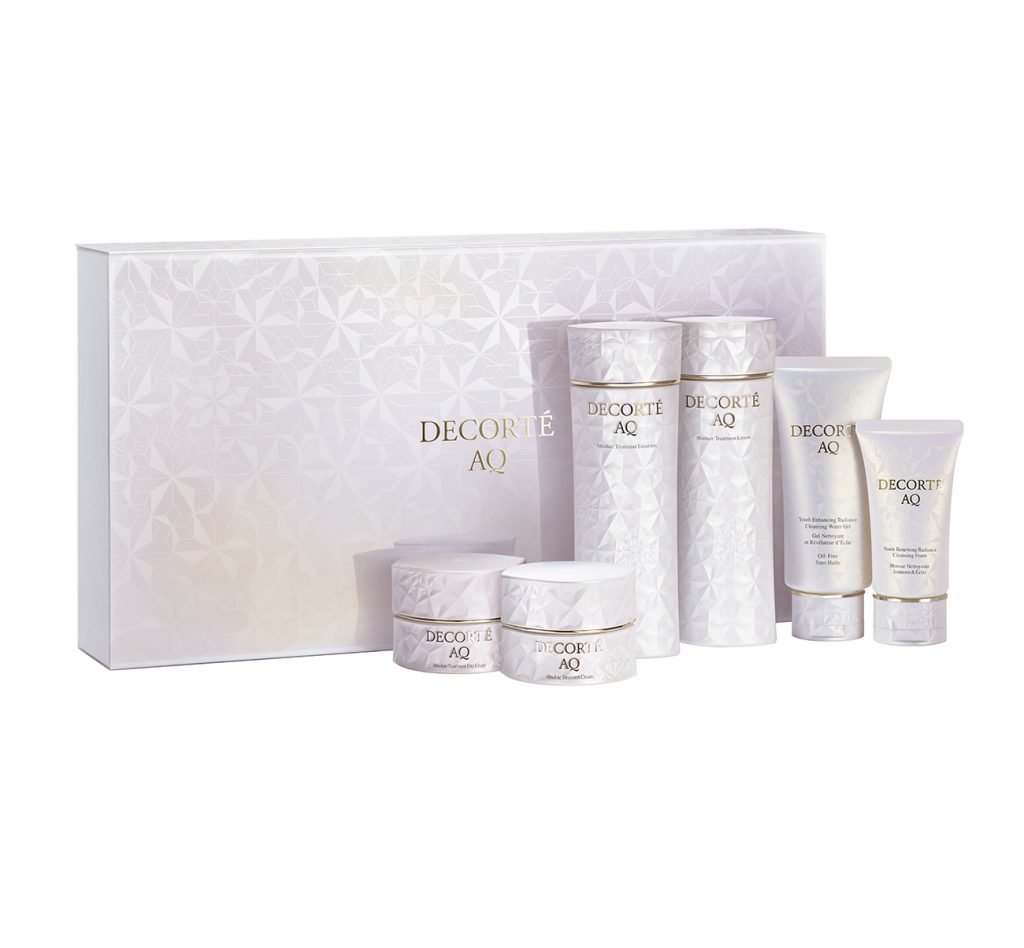 今だけのミニサイズがIN】人気デパコスの2024年ホリデイコフレ5選 | VERY