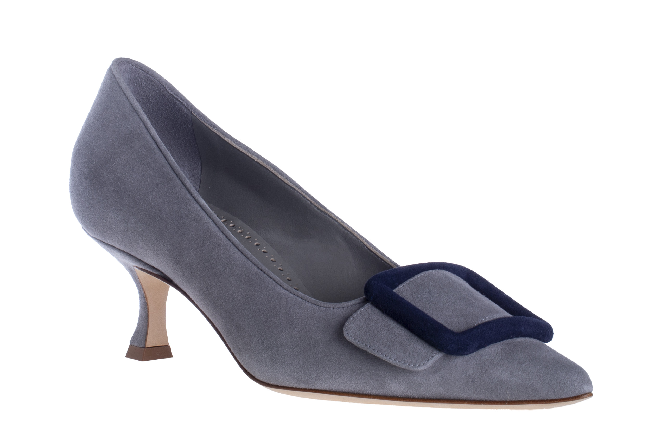 マノロ ブラニク】ベストセラーのパンプスが伊勢丹新宿本店に勢揃い